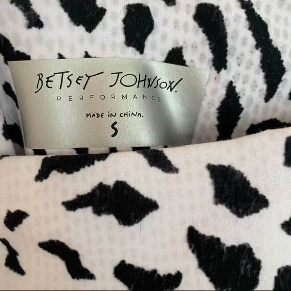Betsey Johnson White Leopard Print Capri Leggings - Picture 8 of 12